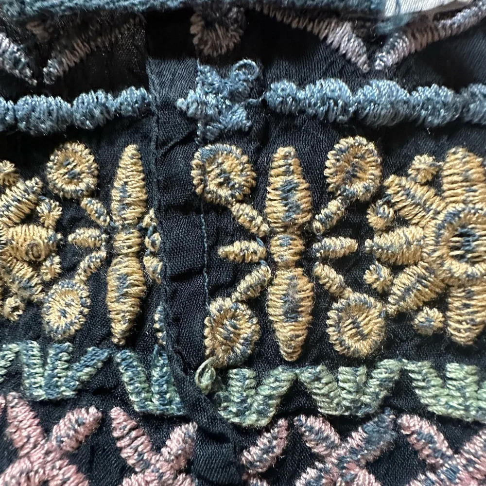 Johnny Was Women’s Navy Blue Blouse With Floral a embroidery Blouse. Size Medium - Picture 8 of 8